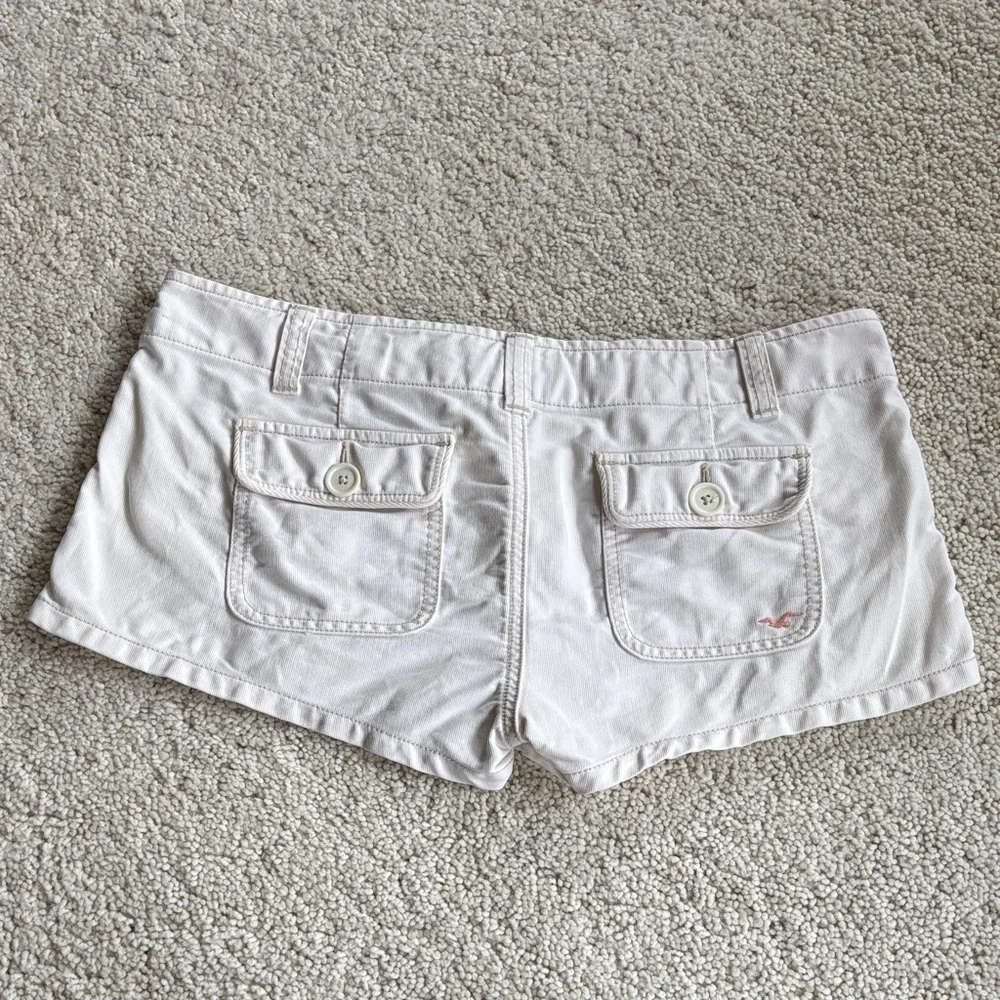 Vintage Hollister Women's Cream Cargo Shorts - Picture 7 of 12